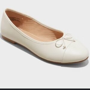 A New Day Janie Ballet Flats in cream color, Women's size 6 Wide